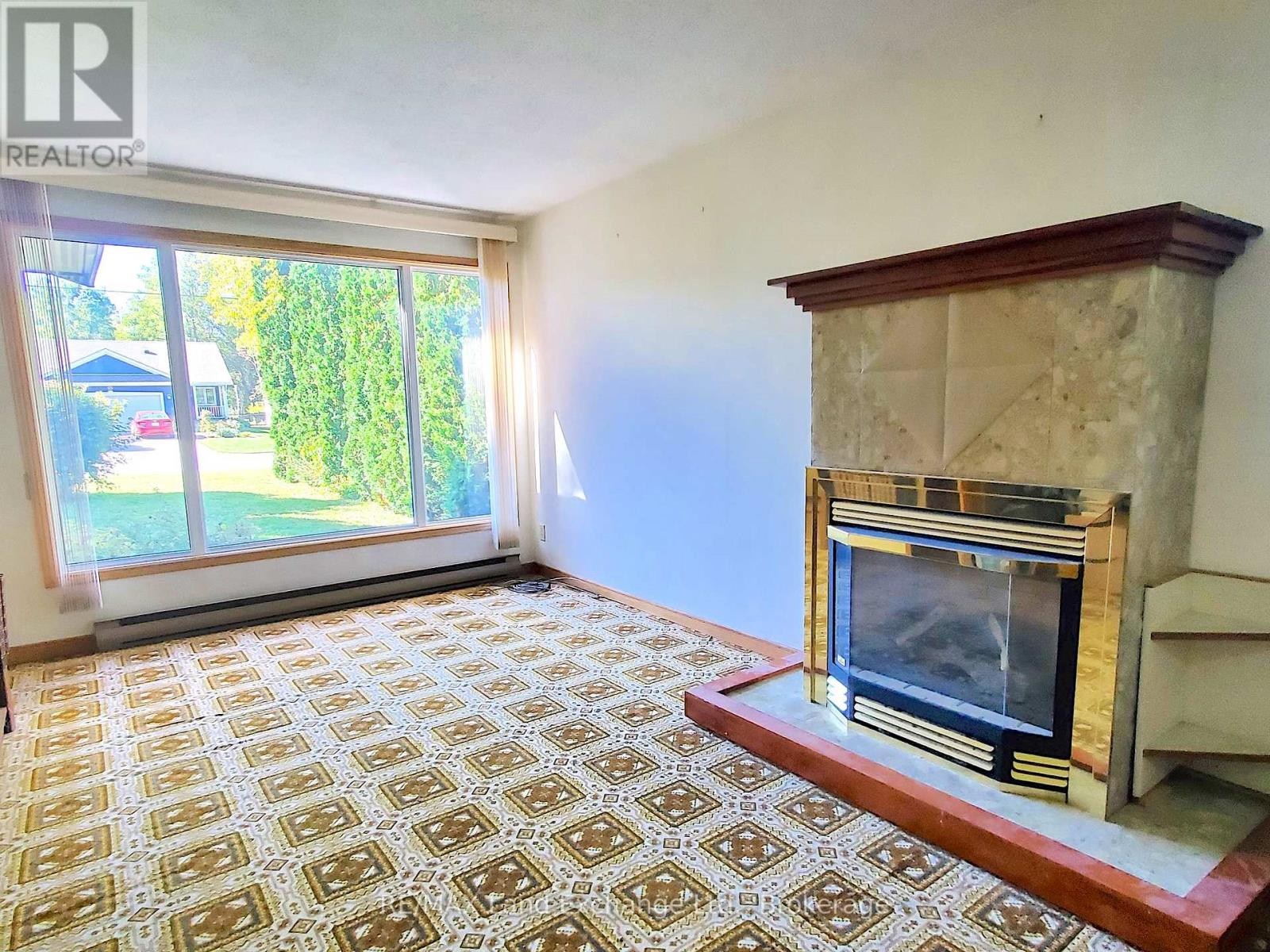 434 Clarendon Street, Saugeen Shores, Ontario  N0H 2L0 - Photo 2 - X12445360