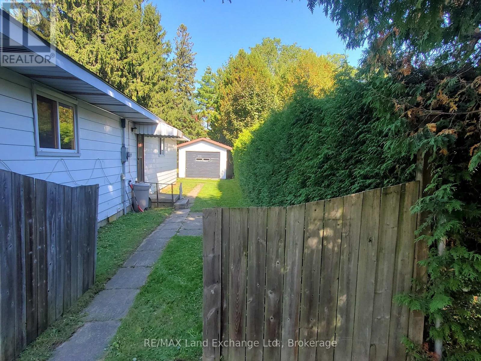 434 Clarendon Street, Saugeen Shores, Ontario  N0H 2L0 - Photo 23 - X12445360