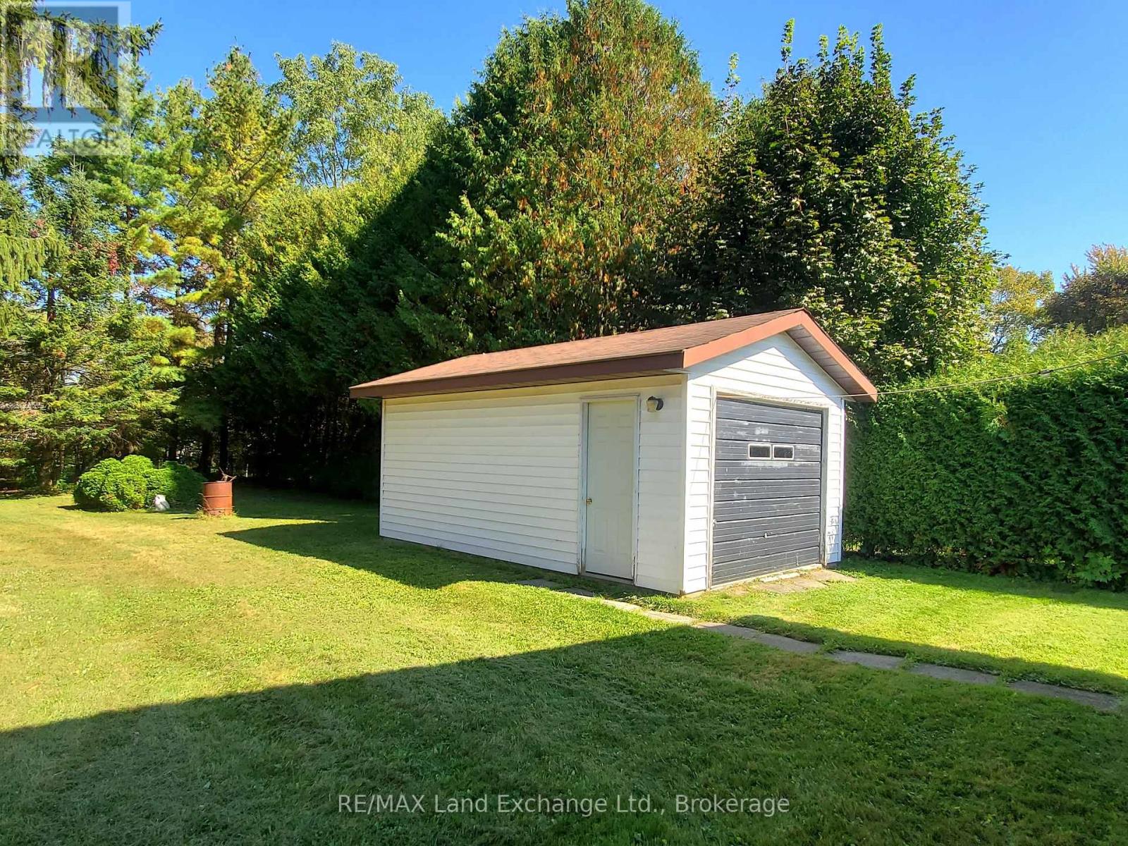 434 Clarendon Street, Saugeen Shores, Ontario  N0H 2L0 - Photo 24 - X12445360