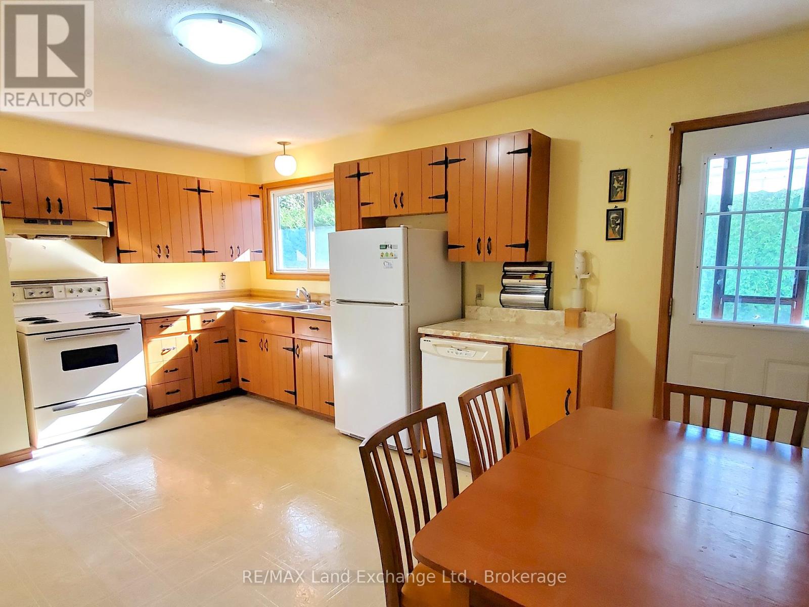 434 Clarendon Street, Saugeen Shores, Ontario  N0H 2L0 - Photo 4 - X12445360