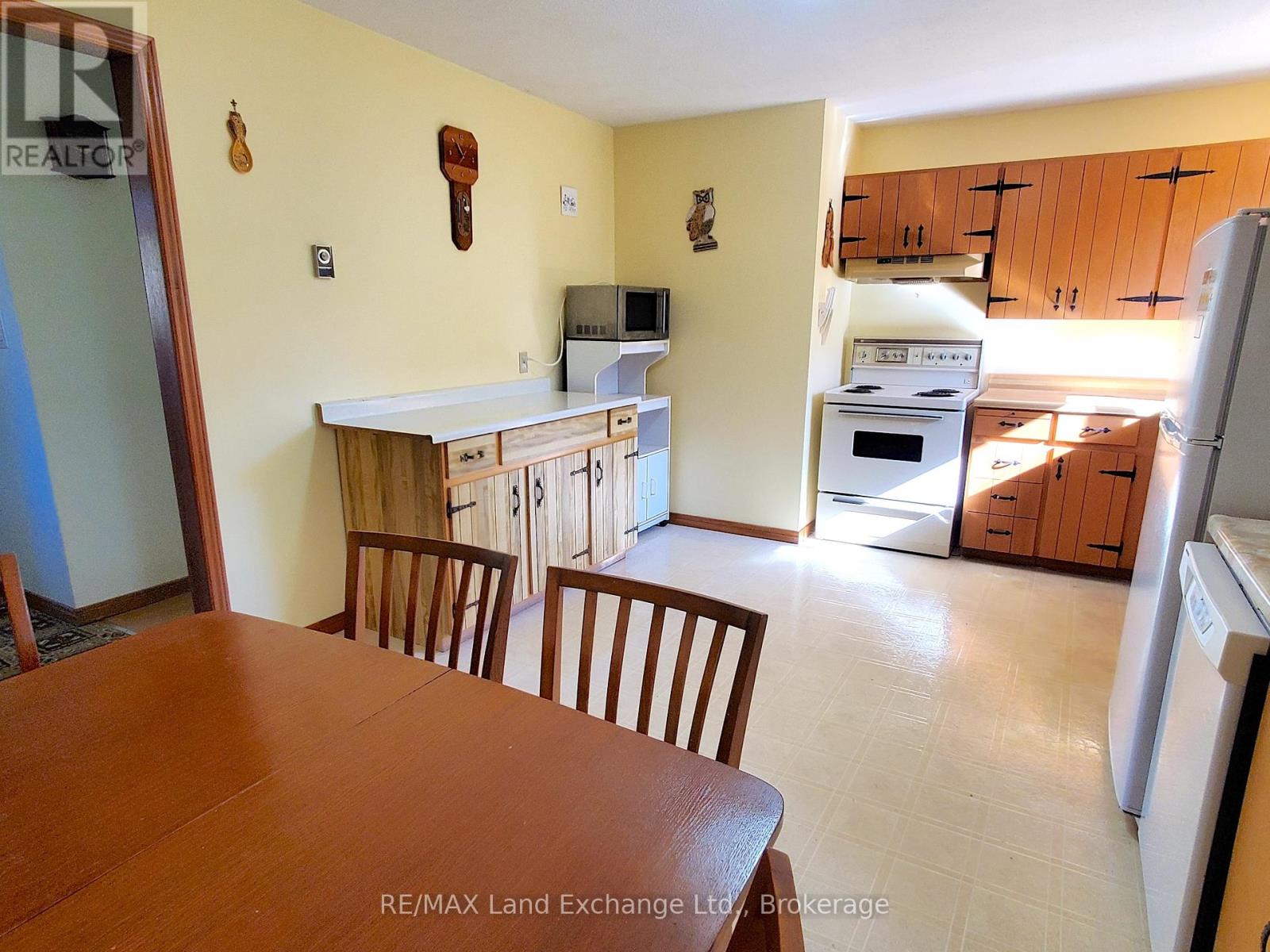 434 Clarendon Street, Saugeen Shores, Ontario  N0H 2L0 - Photo 5 - X12445360