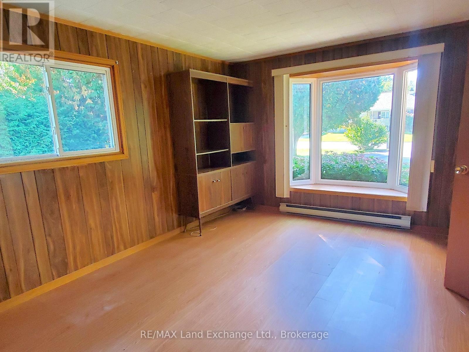 434 Clarendon Street, Saugeen Shores, Ontario  N0H 2L0 - Photo 9 - X12445360