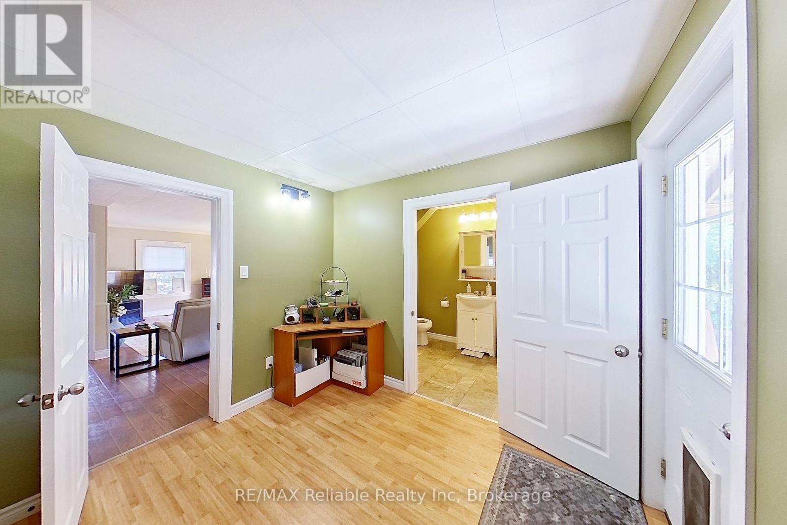 91 King Street, Bluewater (Hensall), Ontario  N0M 1X0 - Photo 12 - X12445371