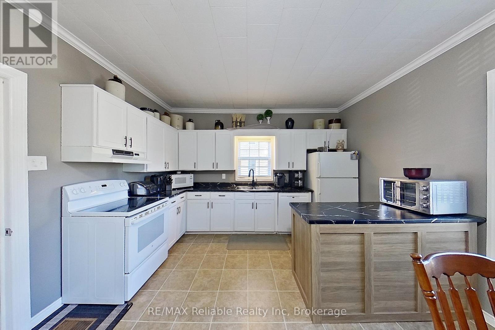 91 King Street, Bluewater (Hensall), Ontario  N0M 1X0 - Photo 26 - X12445371
