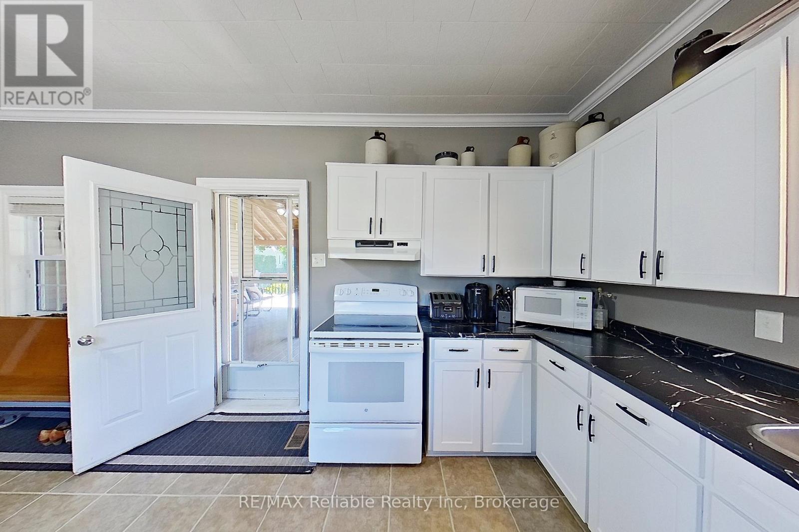 91 King Street, Bluewater (Hensall), Ontario  N0M 1X0 - Photo 28 - X12445371