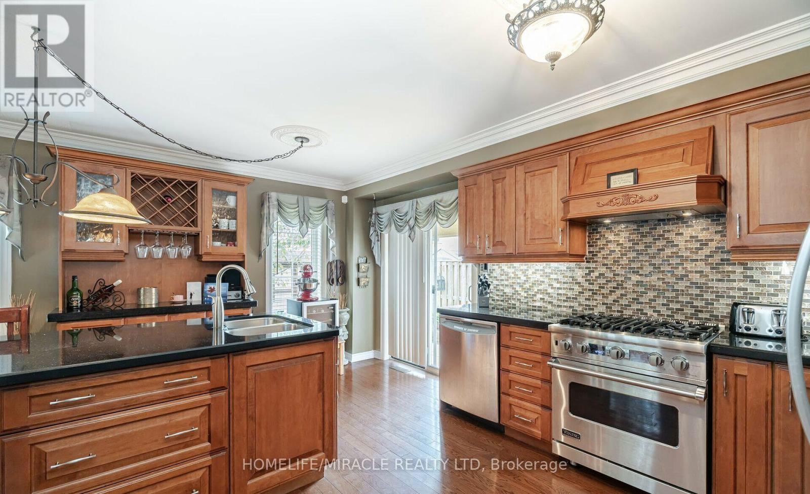 129 Van Scott Drive, Brampton, Ontario  L7A 2C7 - Photo 15 - W12445322