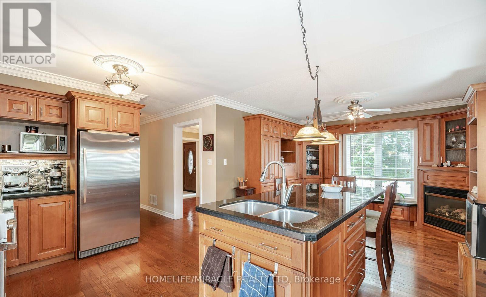 129 Van Scott Drive, Brampton, Ontario  L7A 2C7 - Photo 17 - W12445322