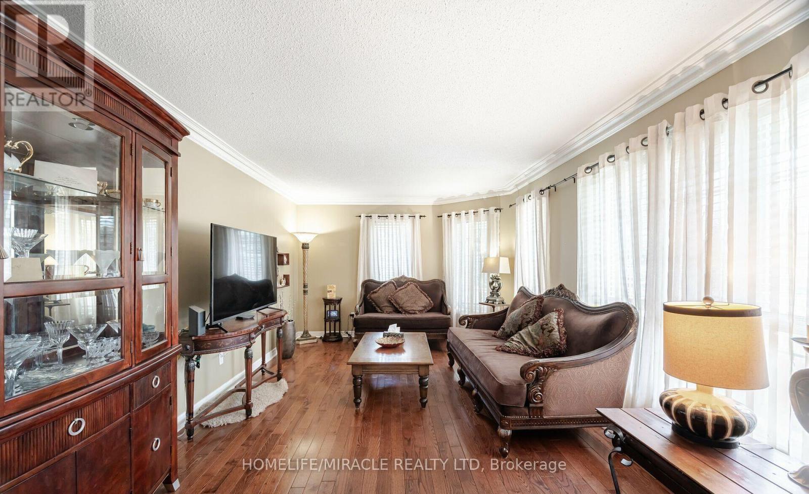 129 Van Scott Drive, Brampton, Ontario  L7A 2C7 - Photo 9 - W12445322