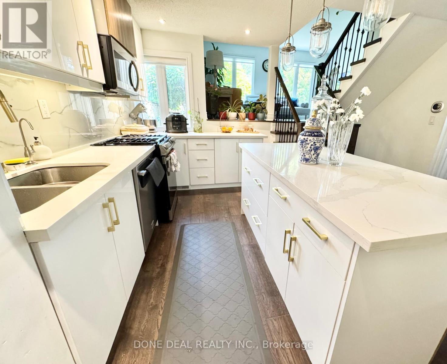 206 Harvest Drive, Milton (Bm Bronte Meadows), Ontario  L9T 4T3 - Photo 12 - W12445332