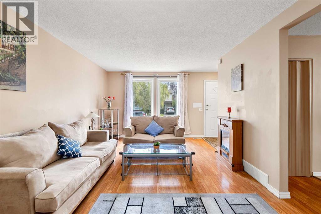 211 Abalone Place Ne, Calgary, Alberta  T2A 6S2 - Photo 4 - A2261773
