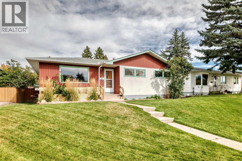 126 Springwood Drive Sw, Calgary, Alberta  T2W 0K5 - Photo 1 - A2261893