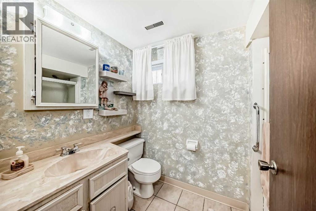 126 Springwood Drive Sw, Calgary, Alberta  T2W 0K5 - Photo 29 - A2261893