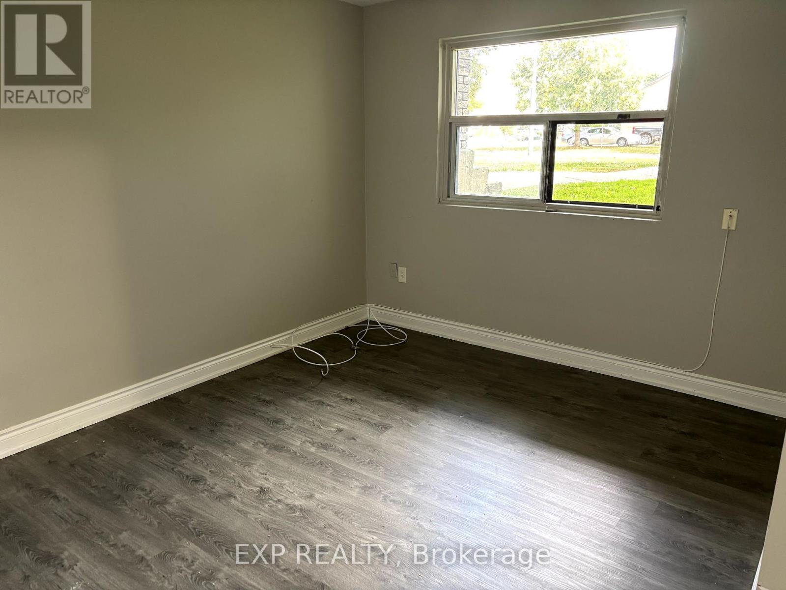 4 - 744 Lincoln Street, Welland, Ontario  L3B 4R5 - Photo 3 - X12314151