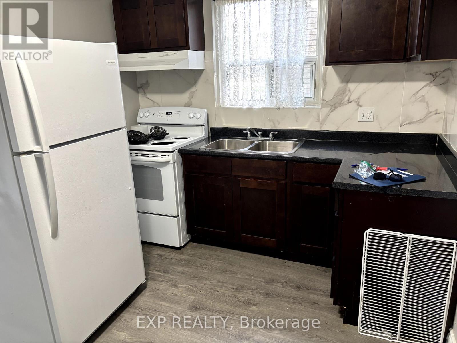 4 - 744 Lincoln Street, Welland, Ontario  L3B 4R5 - Photo 2 - X12314151