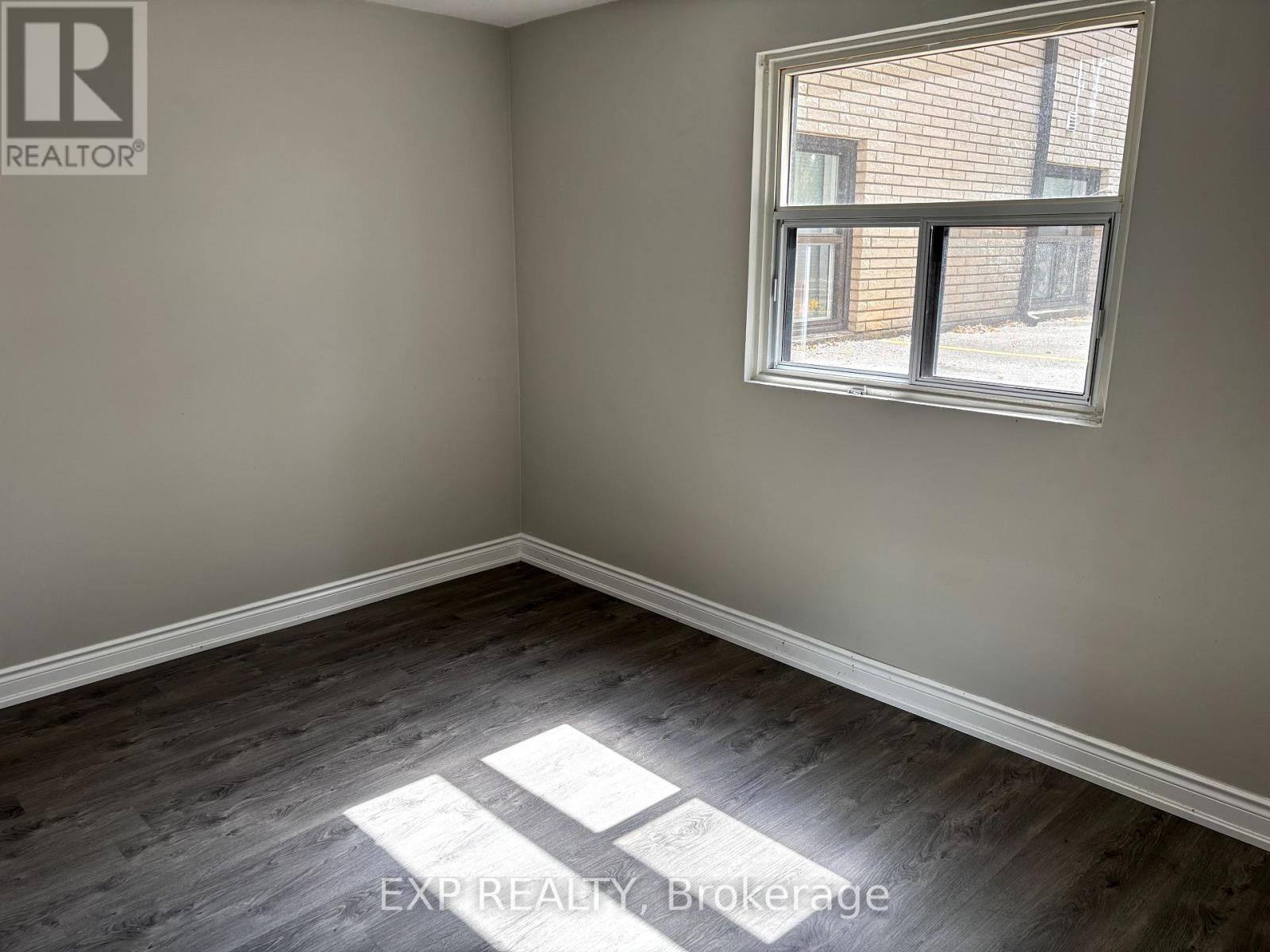 4 - 744 Lincoln Street, Welland, Ontario  L3B 4R5 - Photo 4 - X12314151