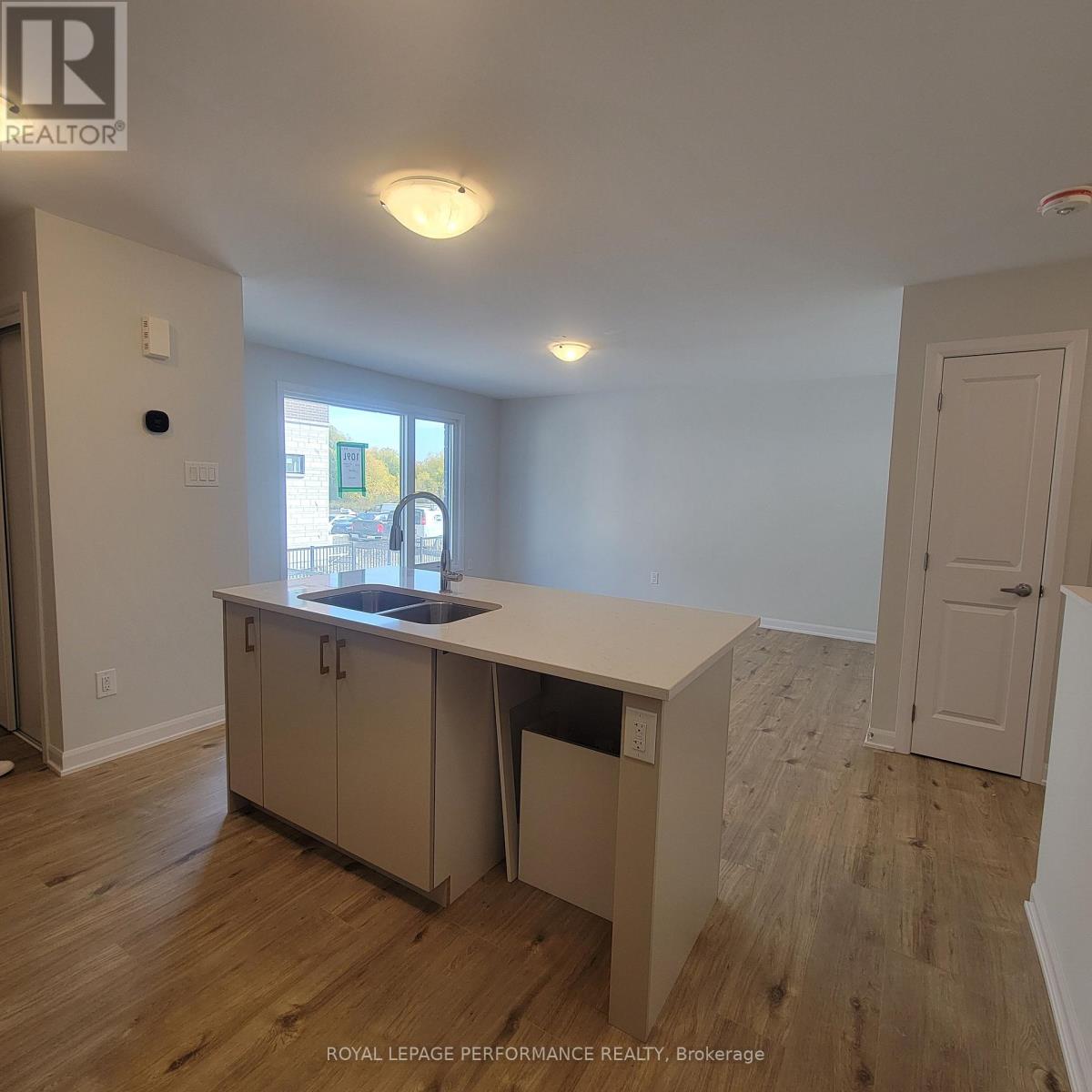 801 Arcadian Private, Ottawa, Ontario  K2T 0S8 - Photo 8 - X12445344