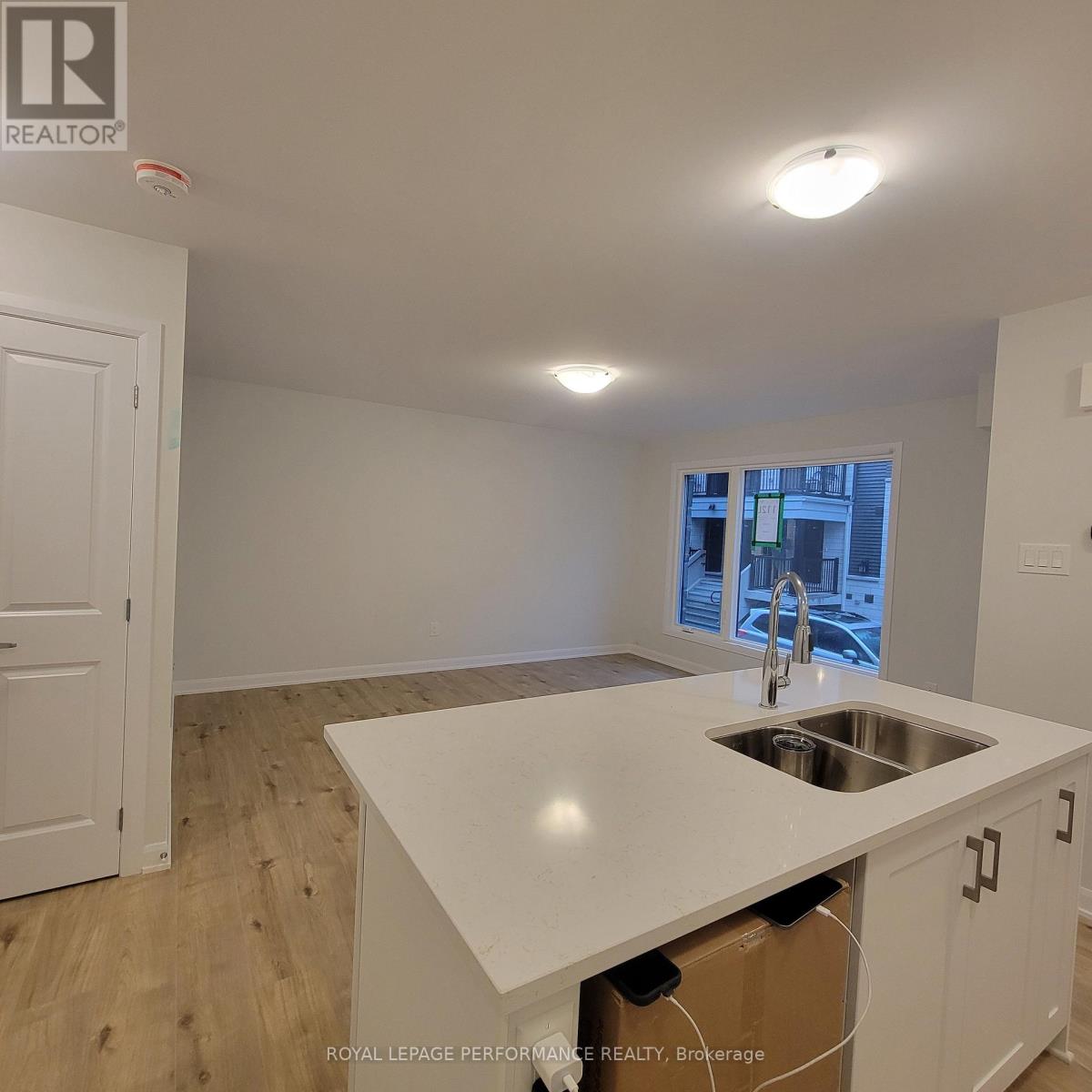 807 Arcadian Private, Ottawa, Ontario  K2T 0R8 - Photo 4 - X12445346