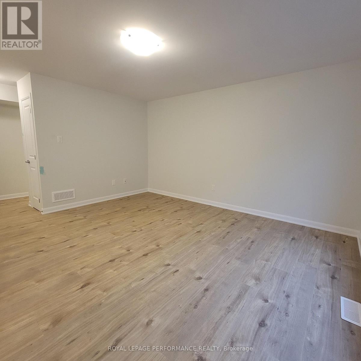 807 Arcadian Private, Ottawa, Ontario  K2T 0R8 - Photo 6 - X12445346