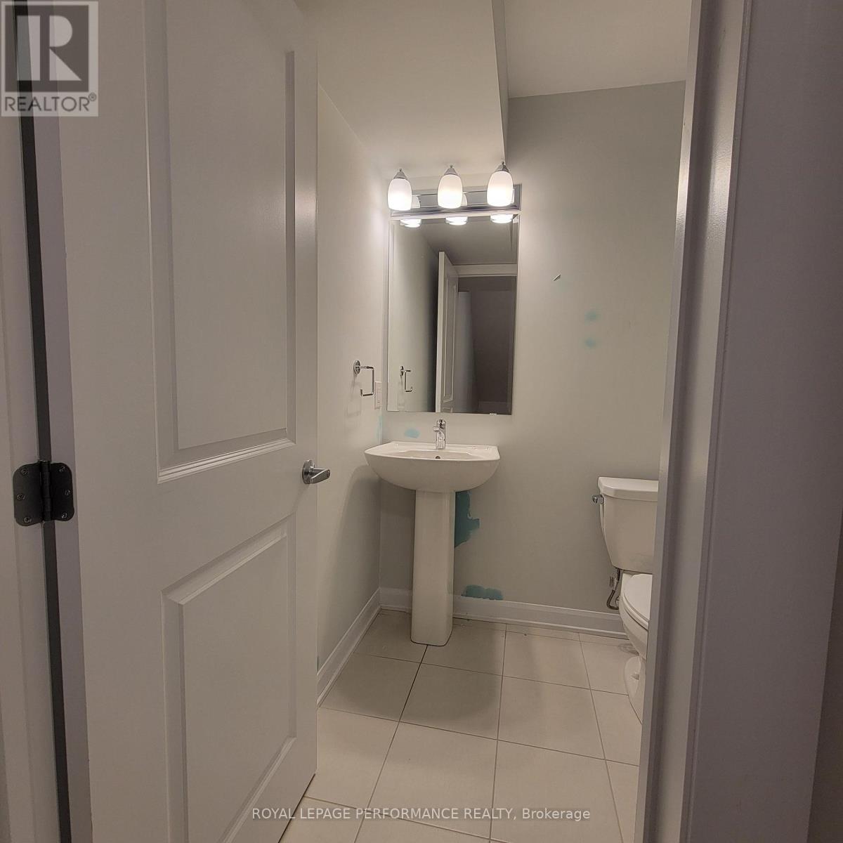 807 Arcadian Private, Ottawa, Ontario  K2T 0R8 - Photo 7 - X12445346