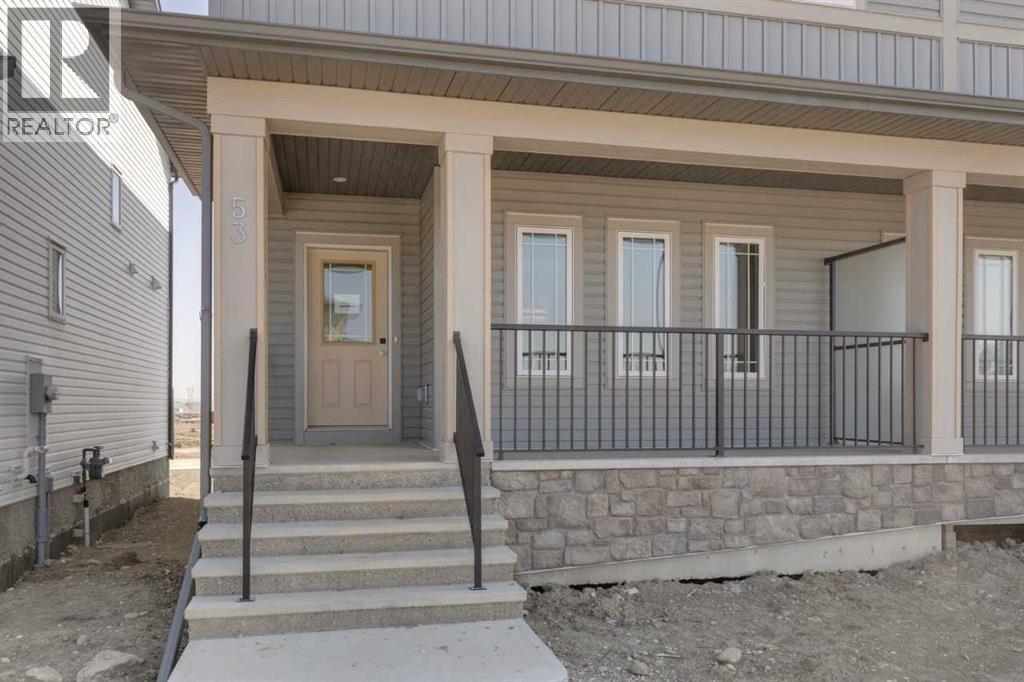 53 Southborough Lane, Cochrane, Alberta  T4C 2S6 - Photo 2 - A2262257