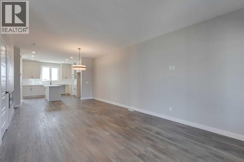53 Southborough Lane, Cochrane, Alberta  T4C 2S6 - Photo 4 - A2262257