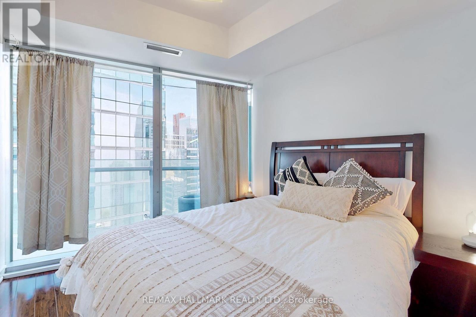 3610 - 14 York Street, Toronto (Waterfront Communities), Ontario  M5J 2Z2 - Photo 6 - C12445354