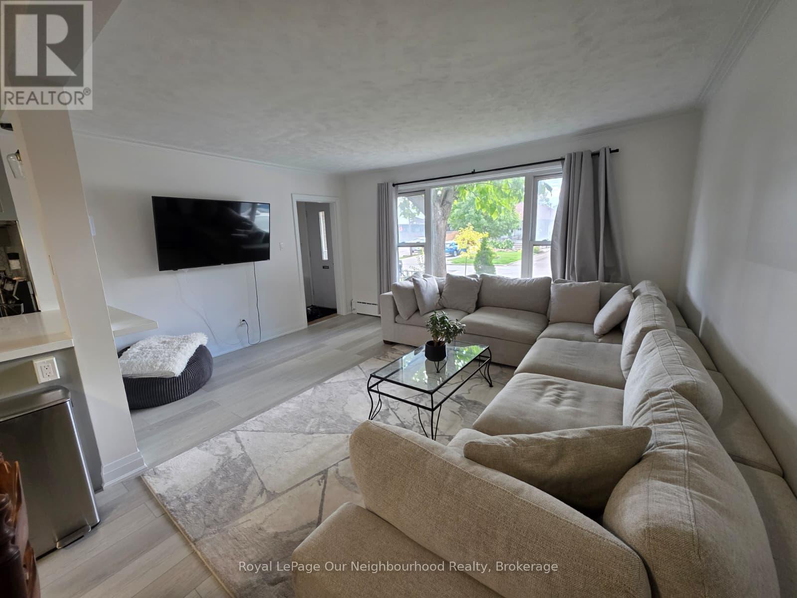 Upper - 32 Marchington Circle, Toronto, Ontario  M1R 3M4 - Photo 18 - E12445347