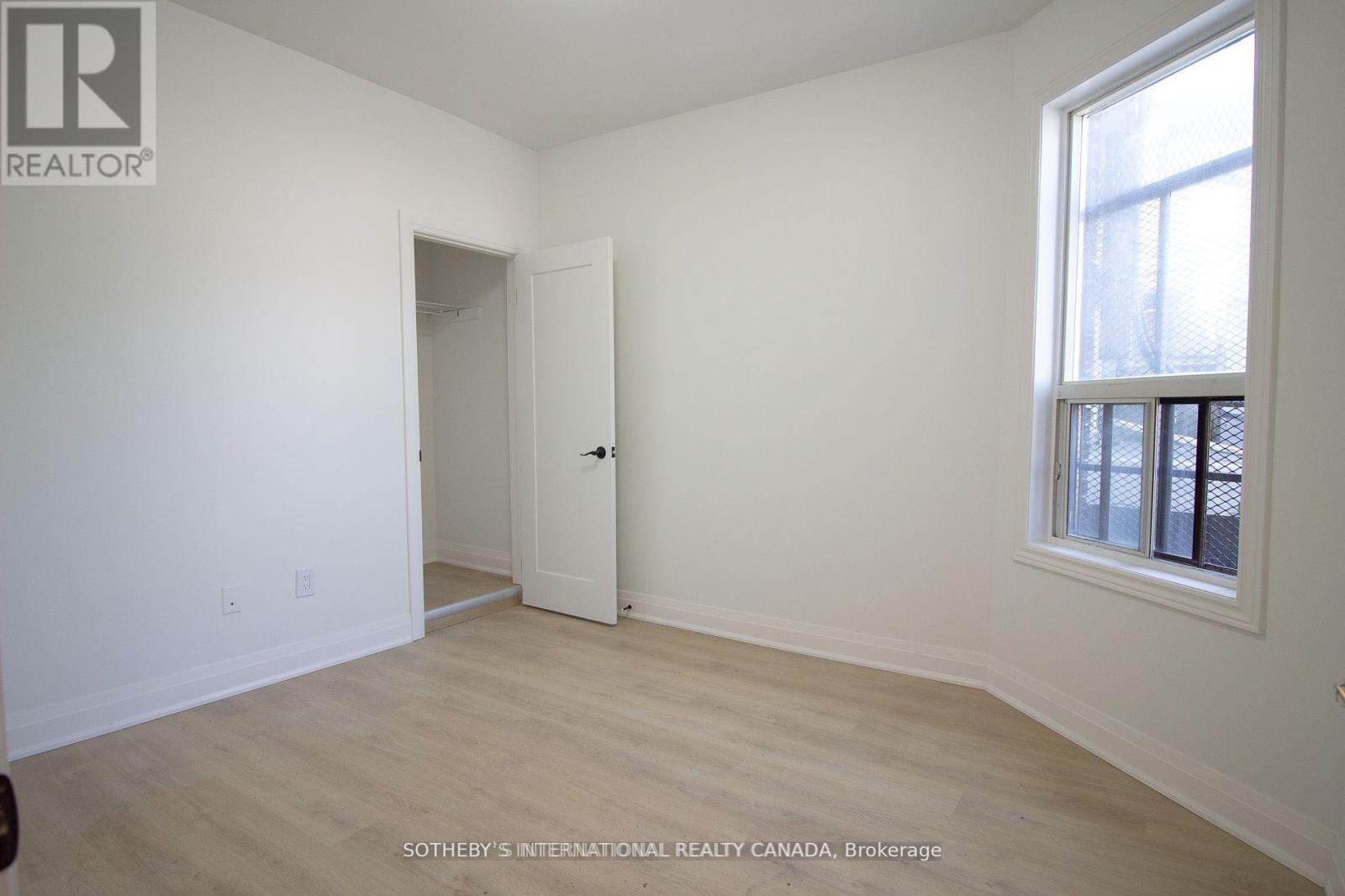 Upper - 1026 Queen Street, Toronto, Ontario  M4M 1K4 - Photo 10 - E12436780