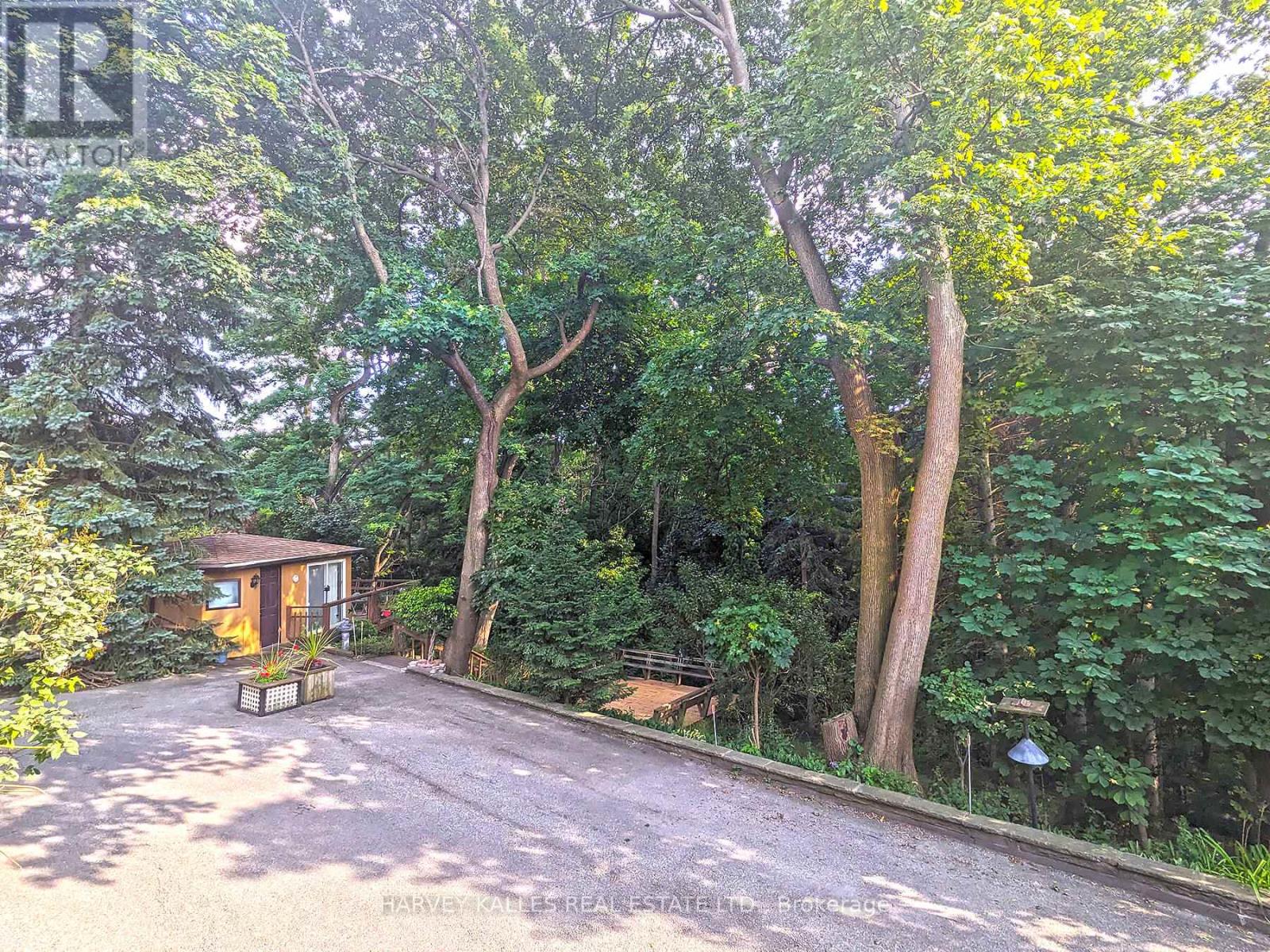 Upper - 95 Chatsworth Drive, Toronto, Ontario  M4R 1R8 - Photo 18 - C12442423