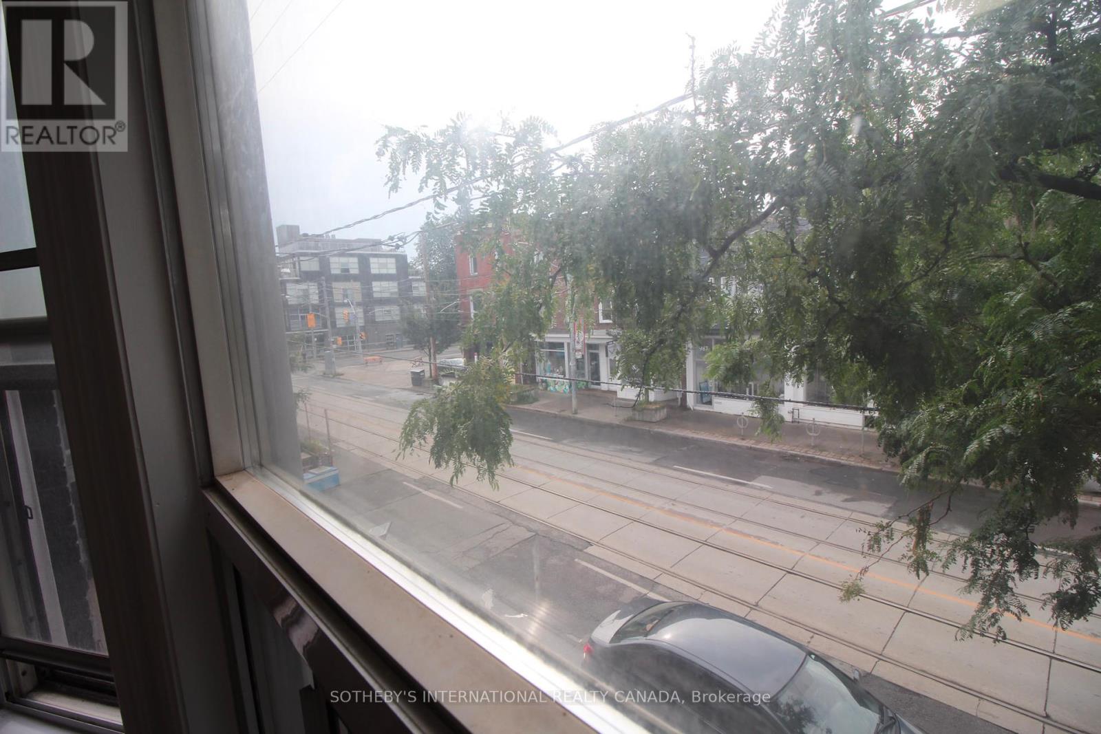 Upper - 1026 Queen Street, Toronto, Ontario  M4M 1K4 - Photo 14 - E12436780