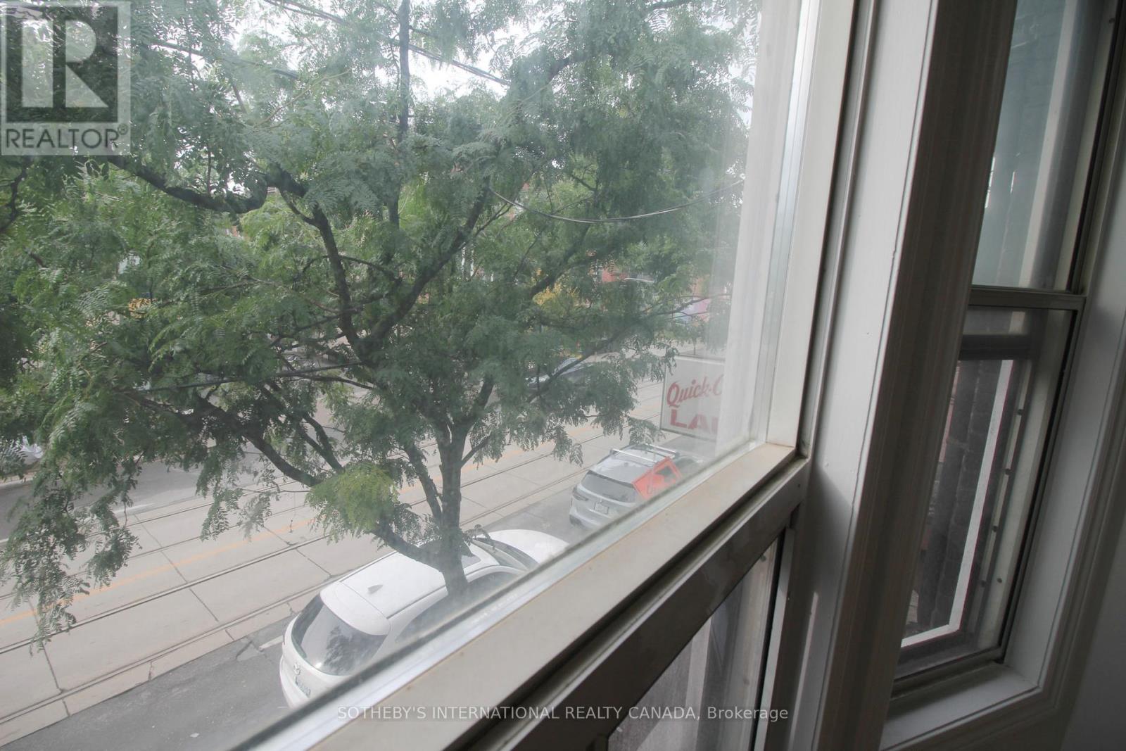 Upper - 1026 Queen Street, Toronto, Ontario  M4M 1K4 - Photo 15 - E12436780