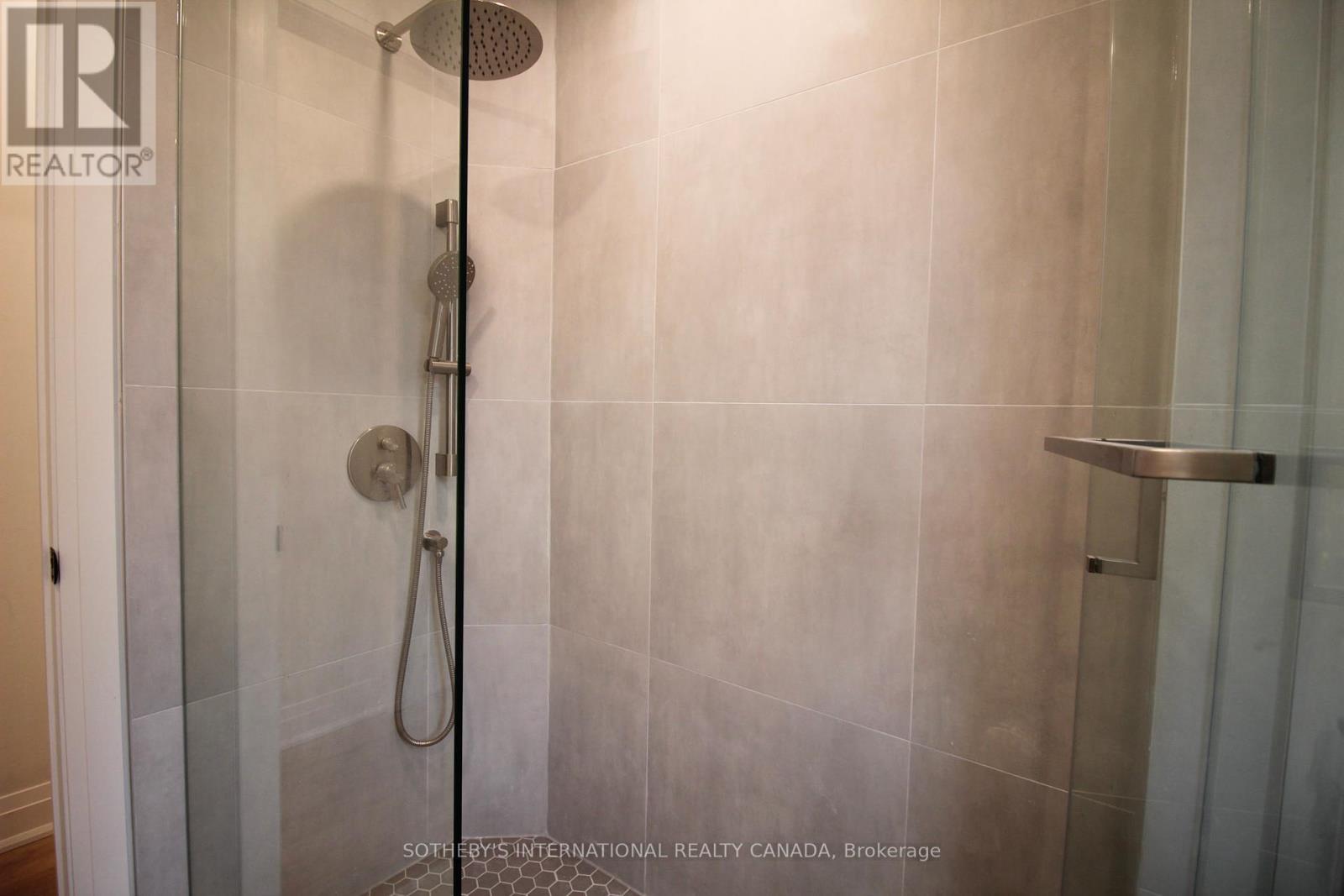 Upper - 1026 Queen Street, Toronto, Ontario  M4M 1K4 - Photo 19 - E12436780