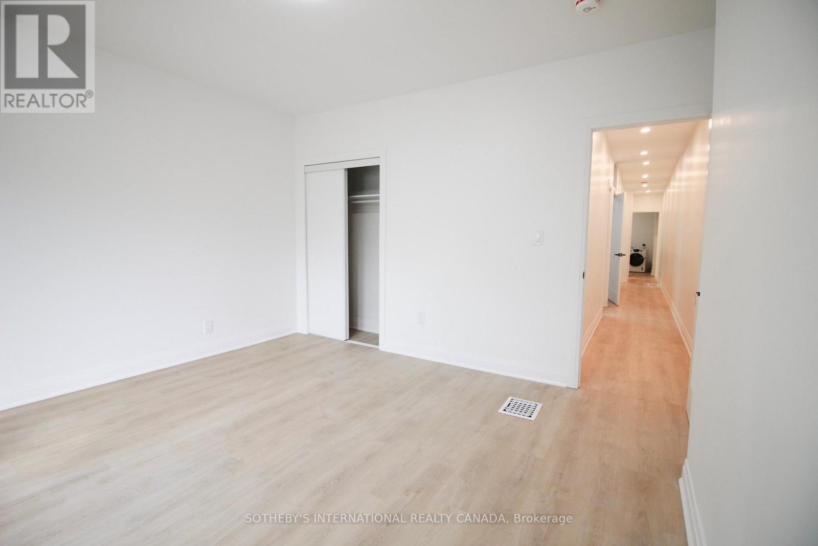 Upper - 1026 Queen Street, Toronto, Ontario  M4M 1K4 - Photo 16 - E12436780