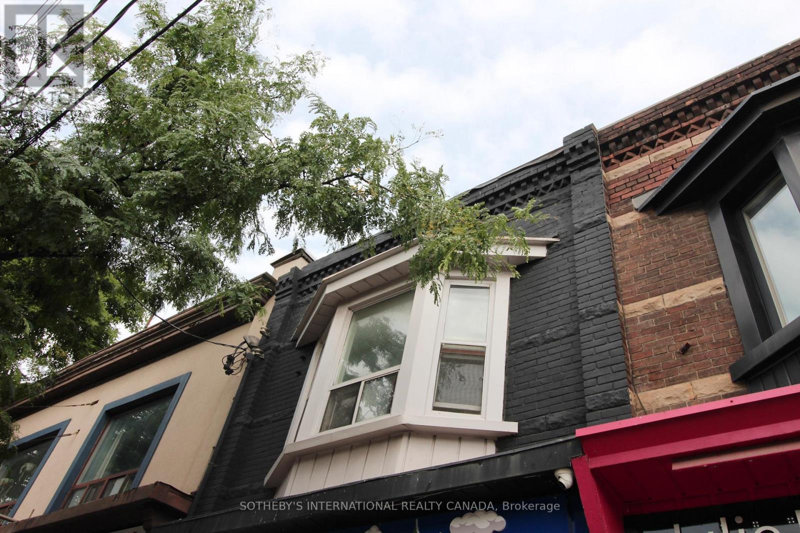 Upper - 1026 Queen Street, Toronto, Ontario  M4M 1K4 - Photo 2 - E12436780