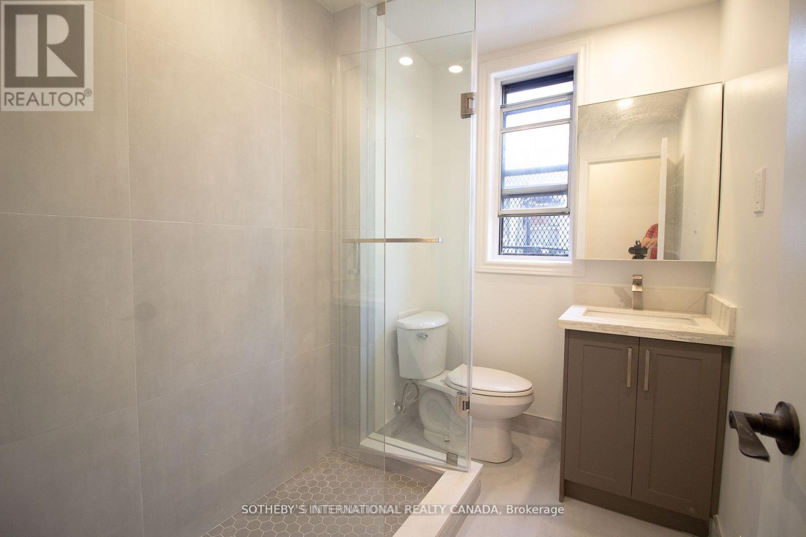 Upper - 1026 Queen Street, Toronto, Ontario  M4M 1K4 - Photo 18 - E12436780
