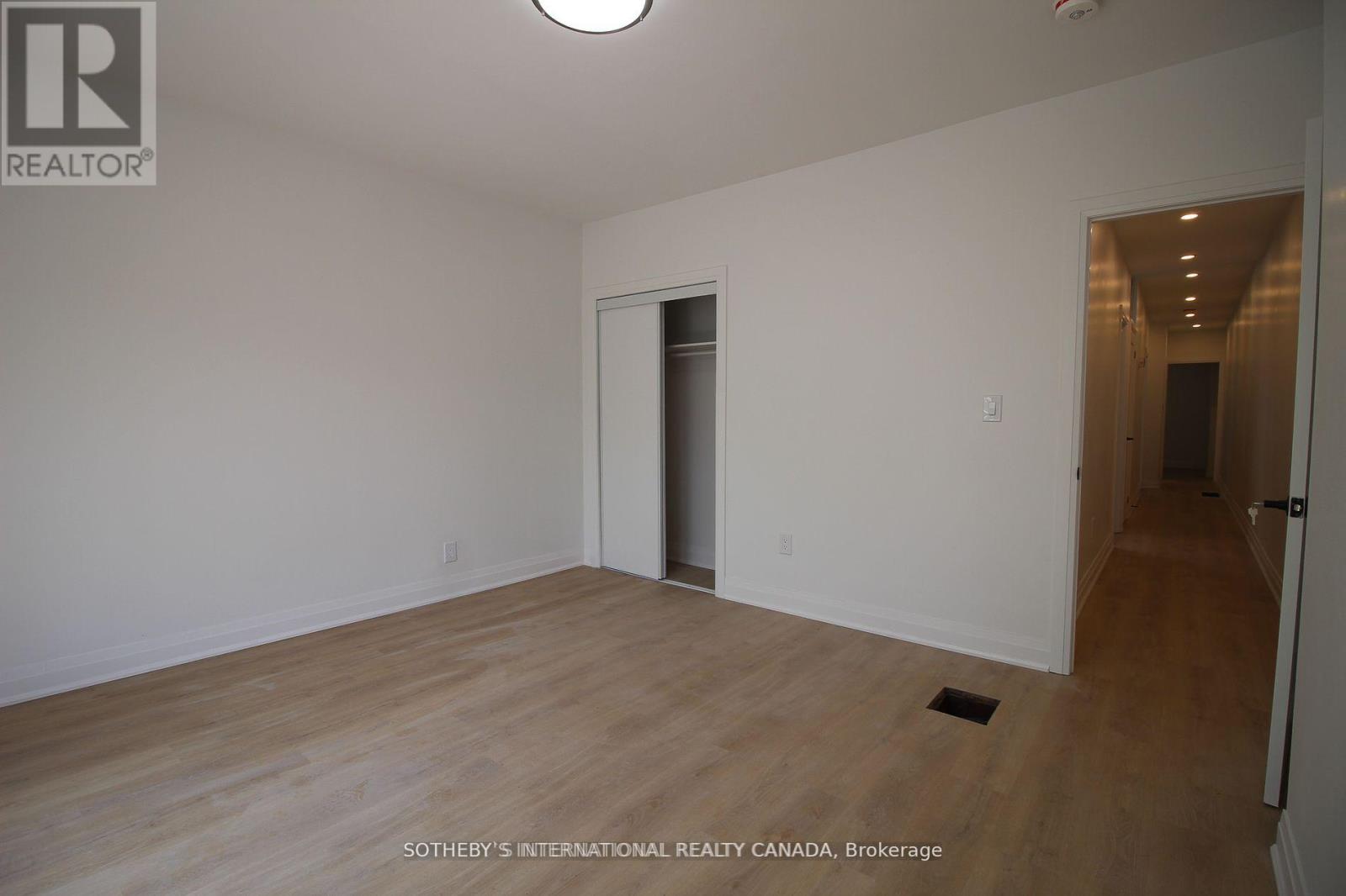 Upper - 1026 Queen Street, Toronto, Ontario  M4M 1K4 - Photo 9 - E12436780