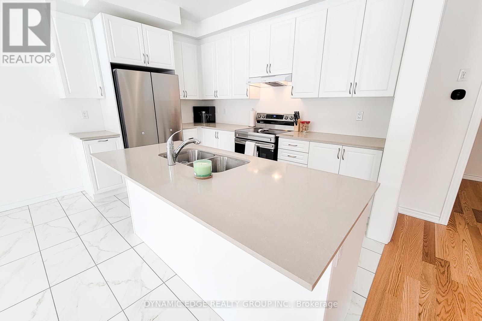 139 Henshaw Drive, Erin, Ontario  N0B 1T0 - Photo 12 - X12445281