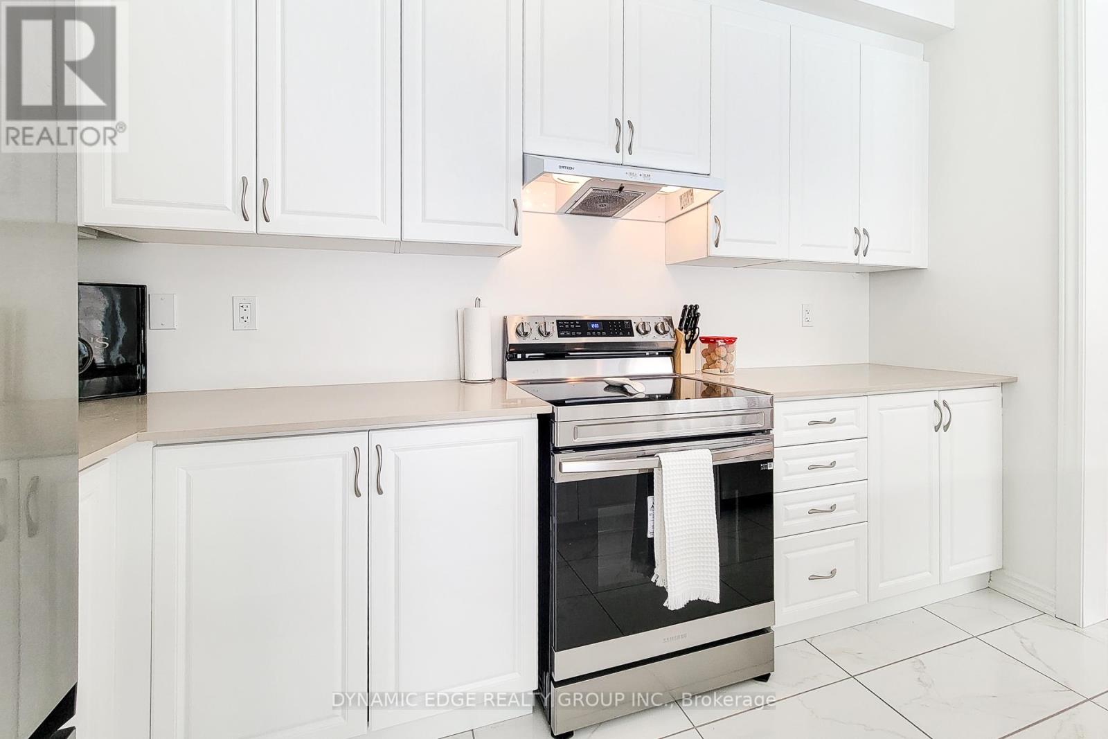 139 Henshaw Drive, Erin, Ontario  N0B 1T0 - Photo 13 - X12445281