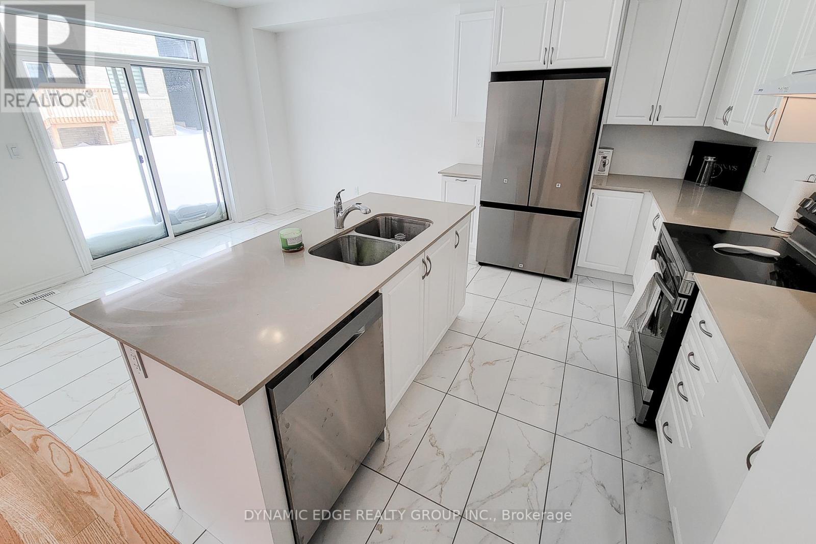 139 Henshaw Drive, Erin, Ontario  N0B 1T0 - Photo 15 - X12445281