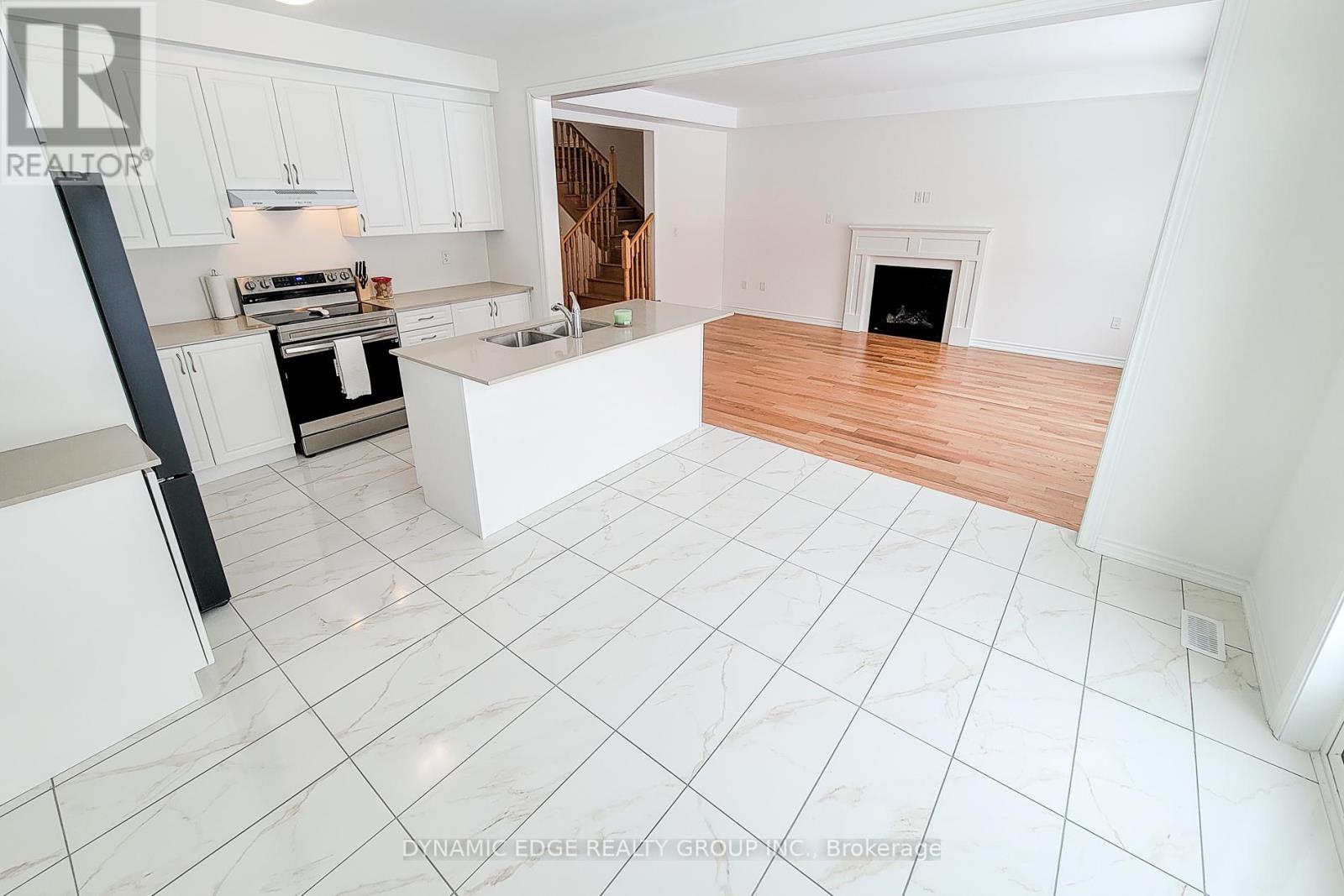139 Henshaw Drive, Erin, Ontario  N0B 1T0 - Photo 9 - X12445281