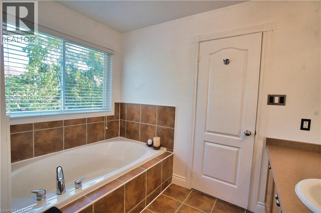 491 Pettit Trail, Milton, Ontario  L9T 6N9 - Photo 29 - 40776472