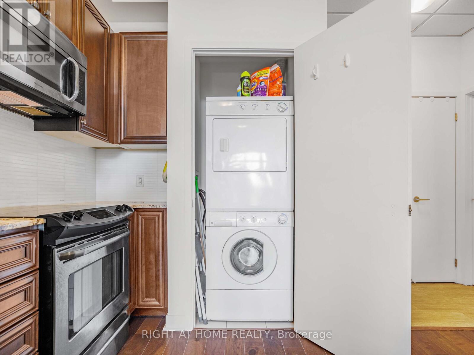 406 - 10376 Yonge Street, Richmond Hill (Mill Pond), Ontario  L4C 3B8 - Photo 22 - N12445366