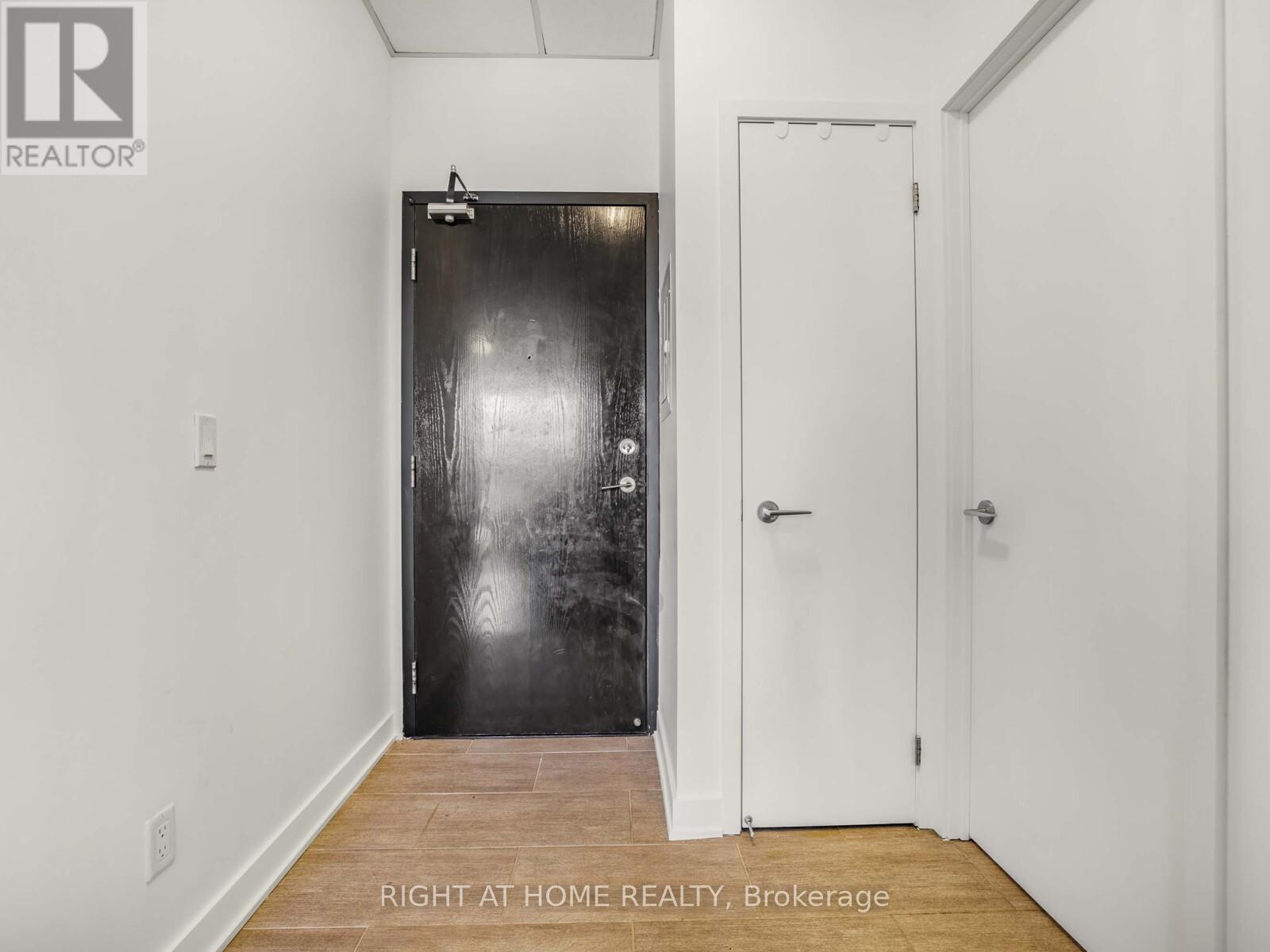 406 - 10376 Yonge Street, Richmond Hill (Mill Pond), Ontario  L4C 3B8 - Photo 5 - N12445366
