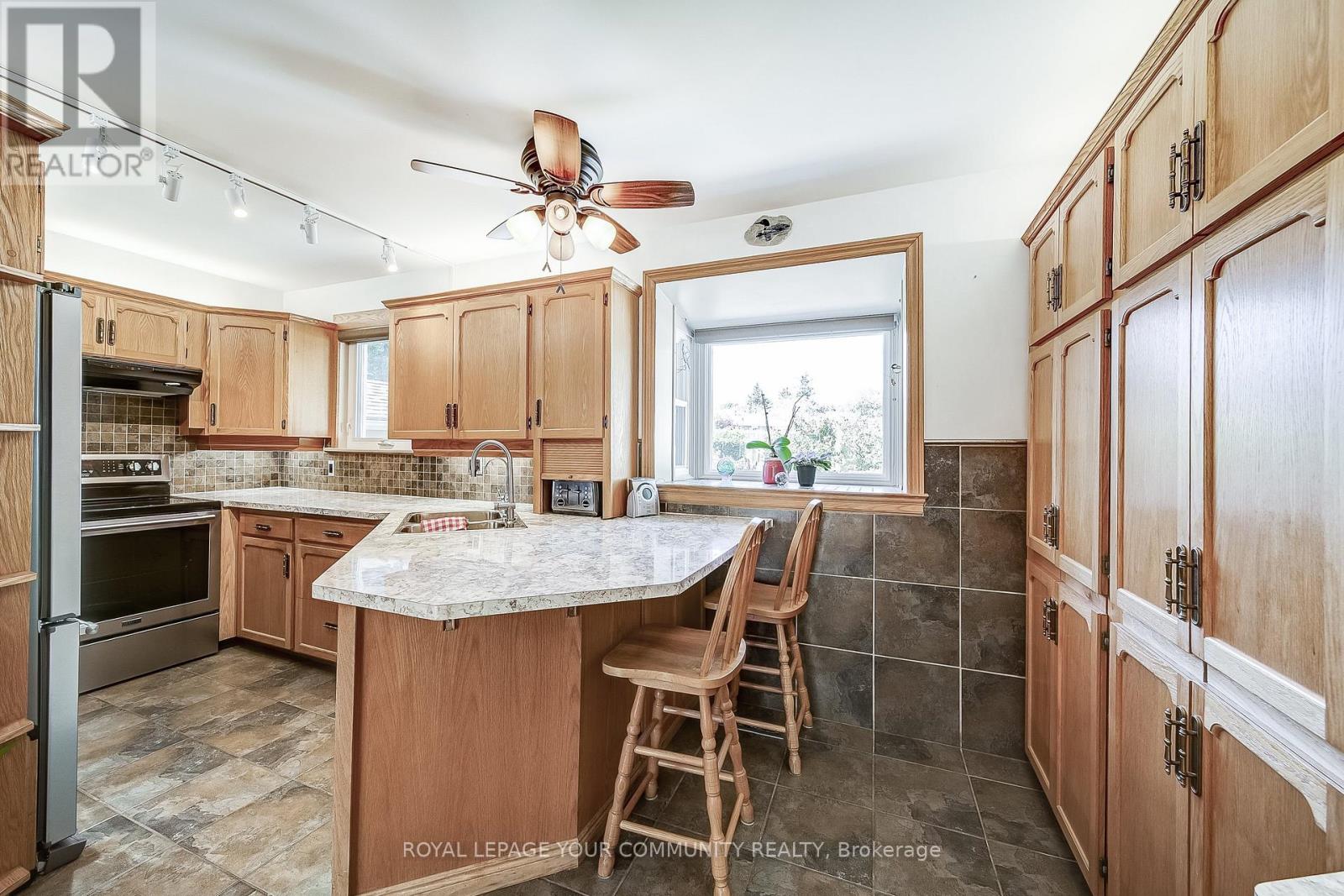 36 Devins Drive, Aurora, Ontario  L4G 2Z1 - Photo 13 - N12445376
