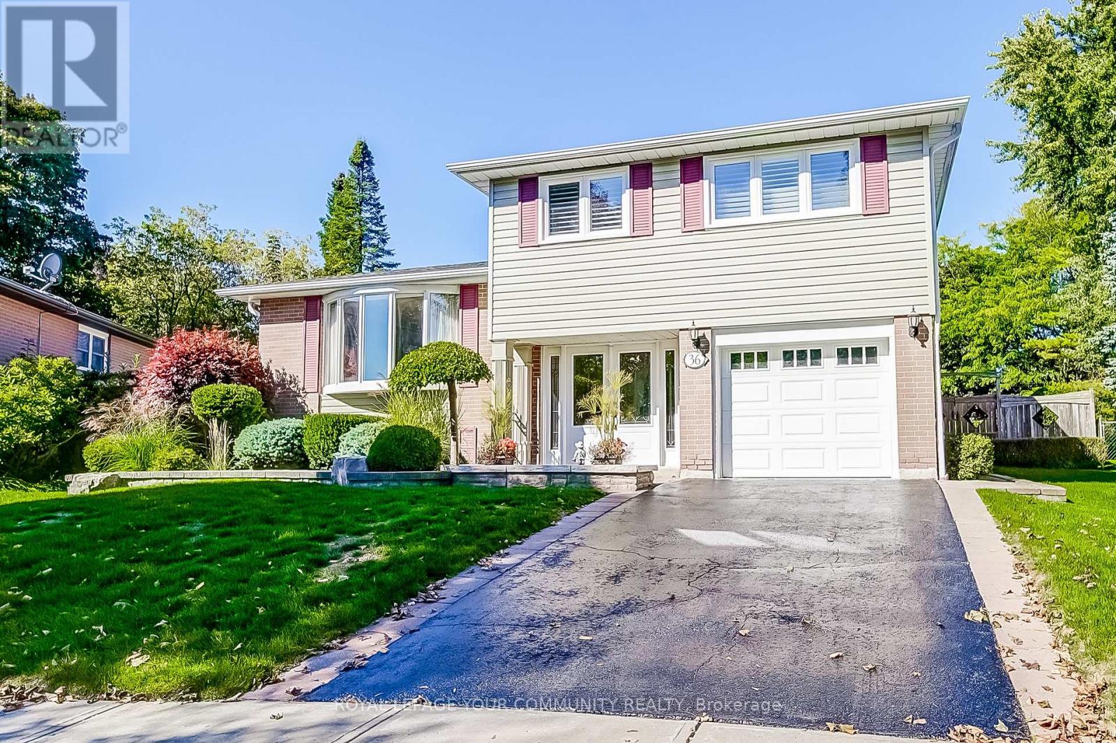 36 Devins Drive, Aurora, Ontario  L4G 2Z1 - Photo 2 - N12445376