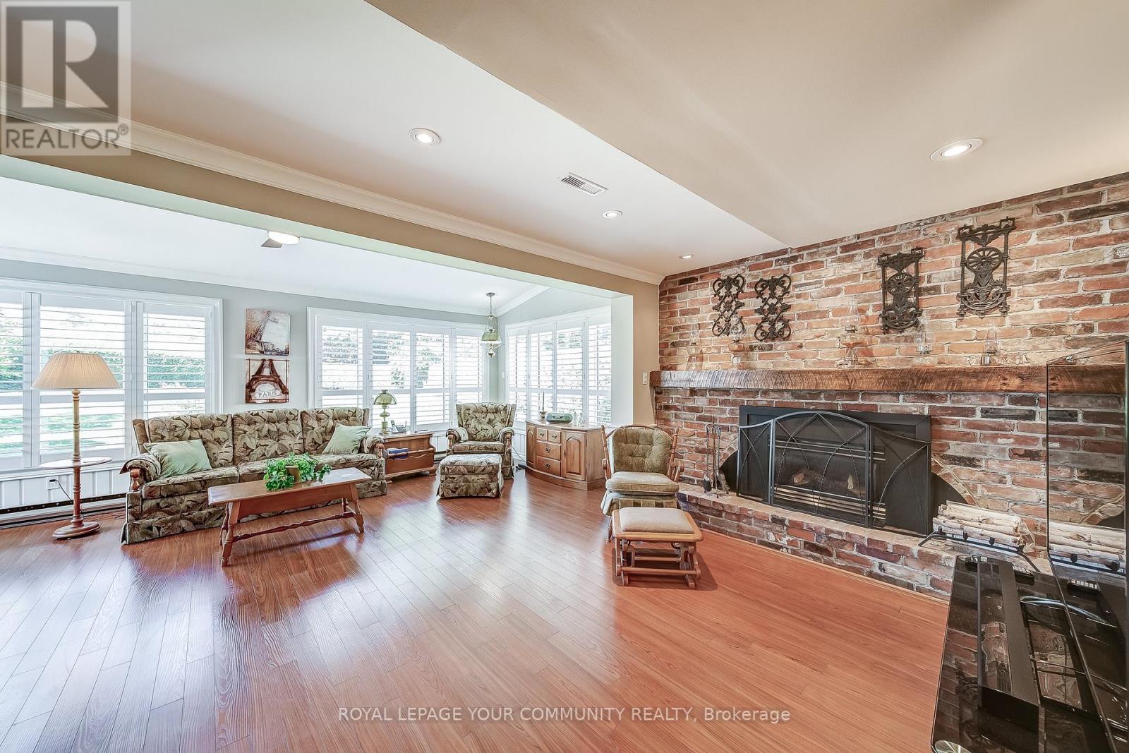 36 Devins Drive, Aurora, Ontario  L4G 2Z1 - Photo 6 - N12445376