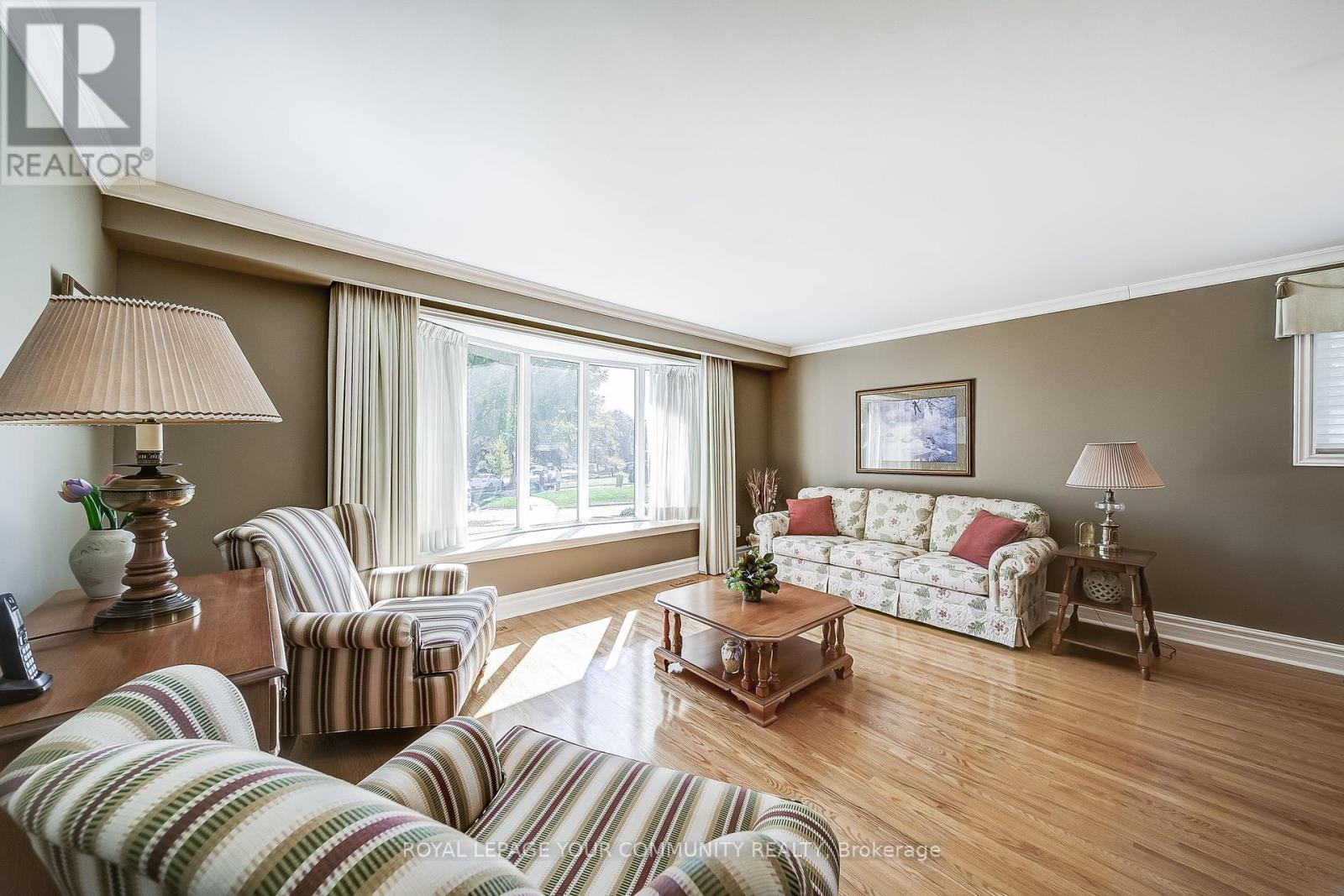 36 Devins Drive, Aurora, Ontario  L4G 2Z1 - Photo 8 - N12445376