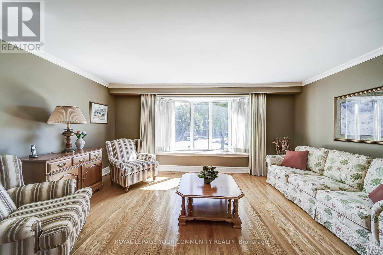 36 Devins Drive, Aurora, Ontario  L4G 2Z1 - Photo 9 - N12445376