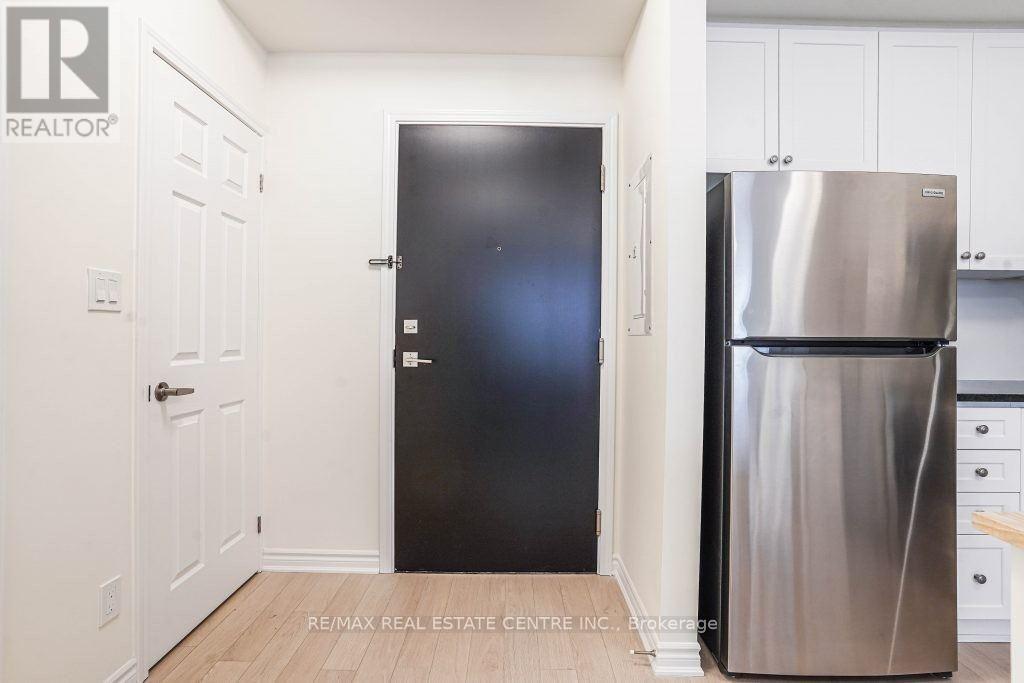 402 - 200 Lagerfeld Drive, Brampton, Ontario  L7A 5G5 - Photo 7 - W12445339