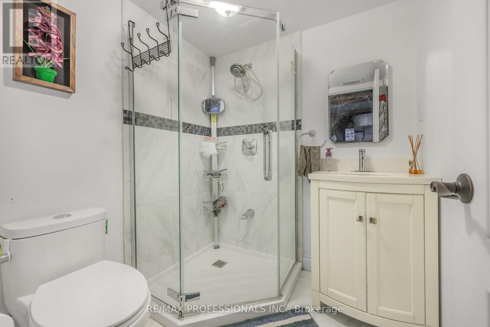 109 Botfield Avenue, Toronto, Ontario  M9B 4E6 - Photo 21 - W12445349